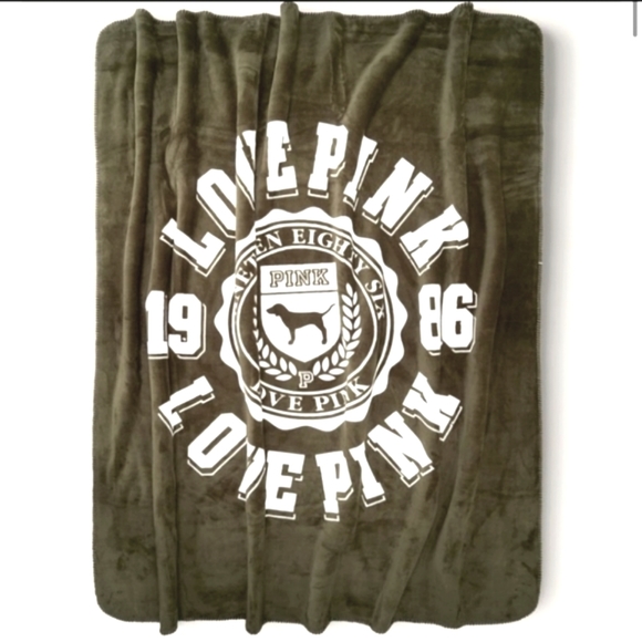 SHERPA Logo Throw Blanket VS PINK